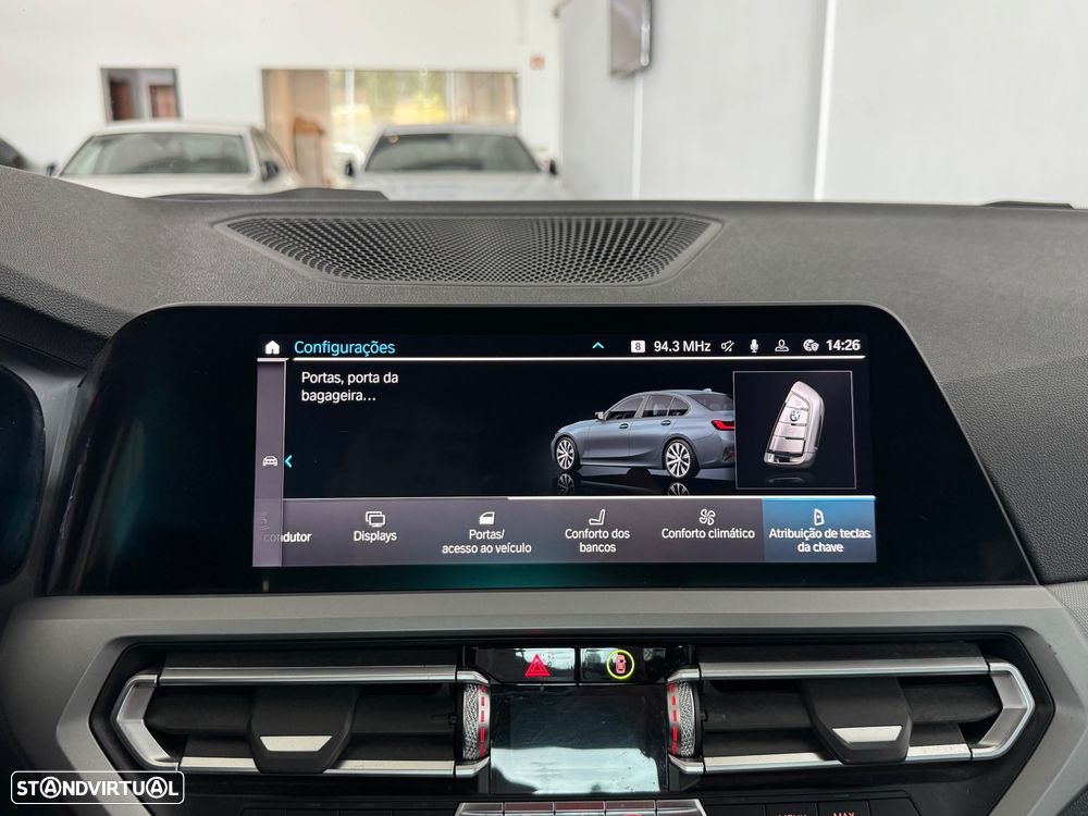 BMW 330 e Pack M Auto - 28