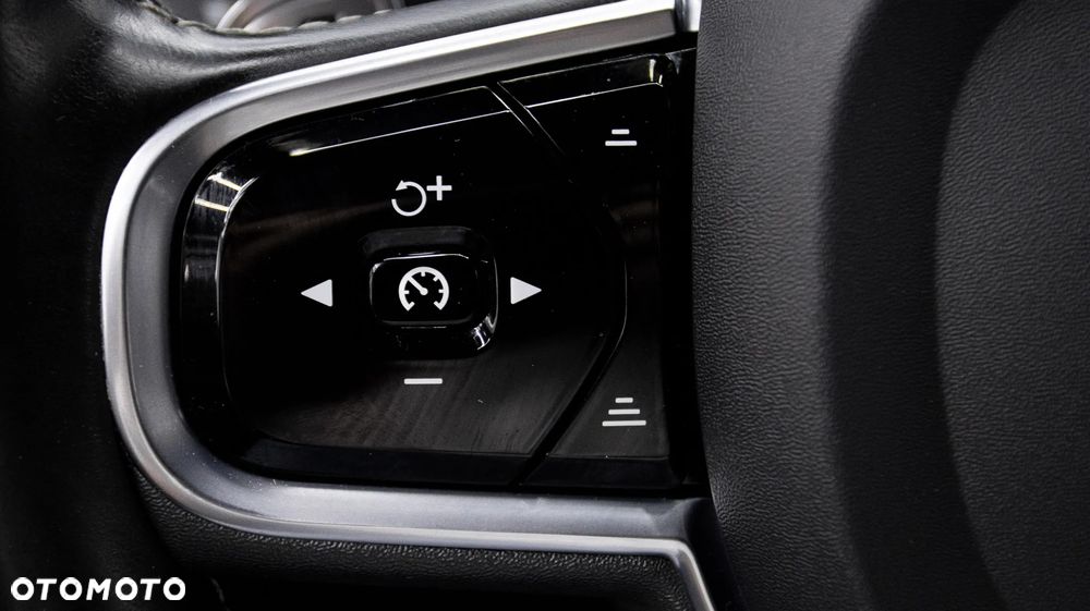 Volvo XC 90 B5 D AWD R-Design - 29