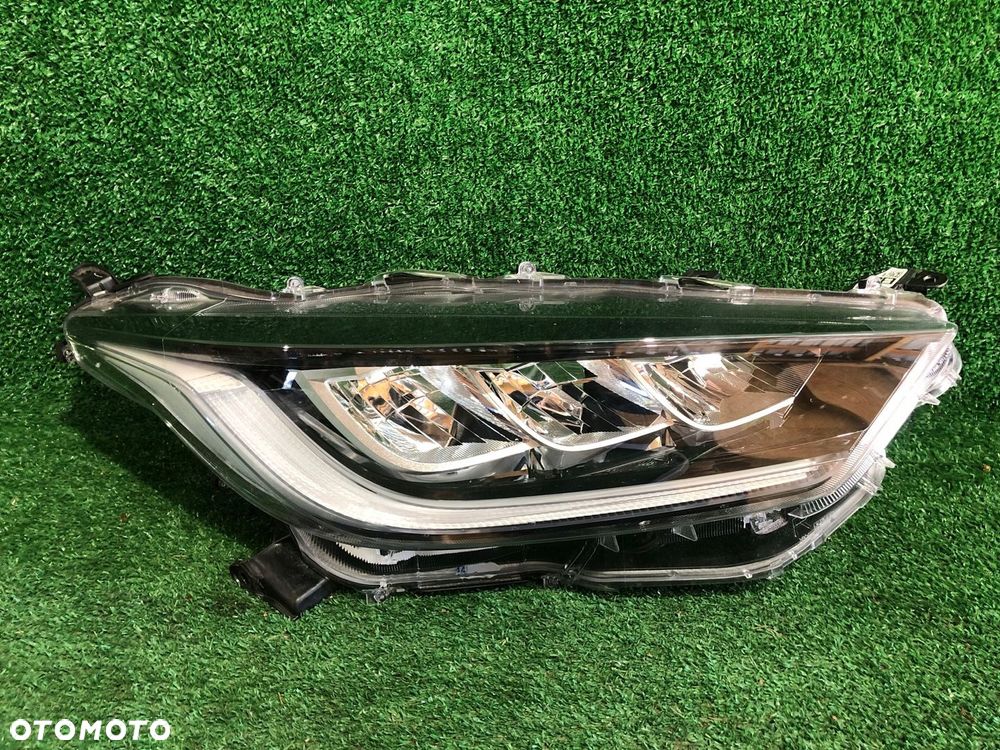 REFLEKTOR PRAWY TOYOTA YARIS IV FULL LED - 1