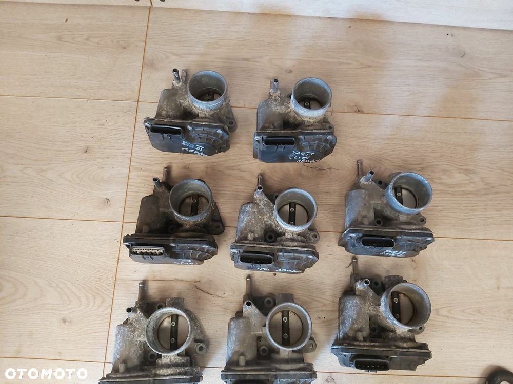 Toyota Yaris III przepustnica 1,5 hybryda 22030-47040 - 1