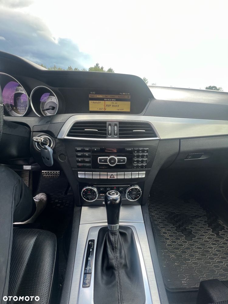 Mercedes-Benz Klasa C 300 CDI BlueEff 4-Matic Avantgarde - 12