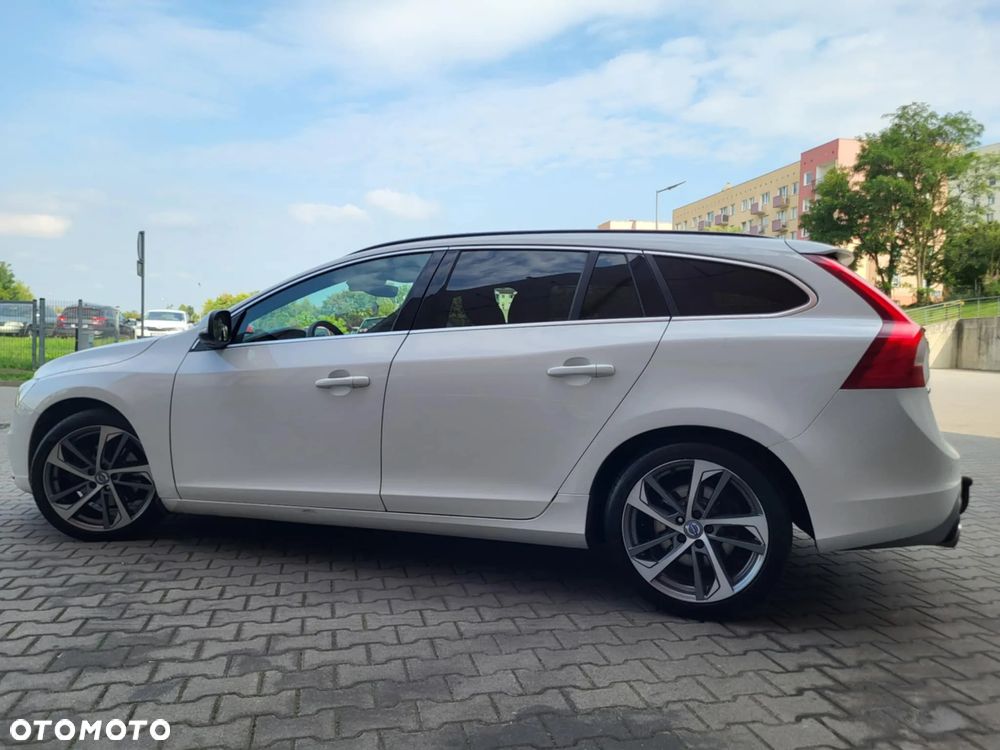 Volvo V60 D4 Drive-E R-Design Momentum - 20
