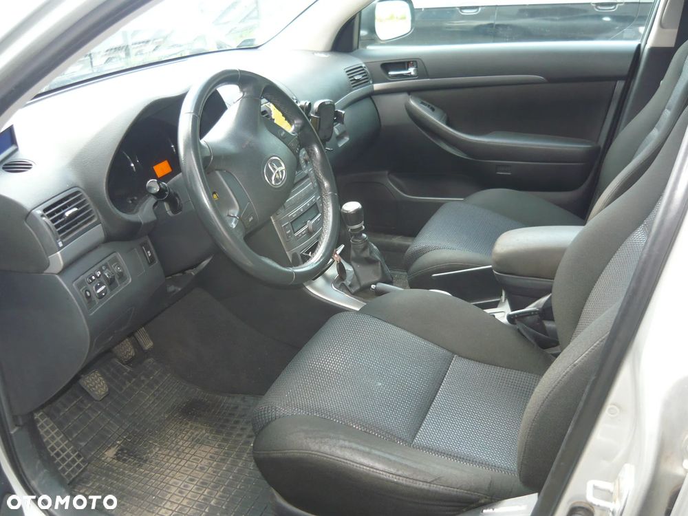 Toyota Avensis - 6