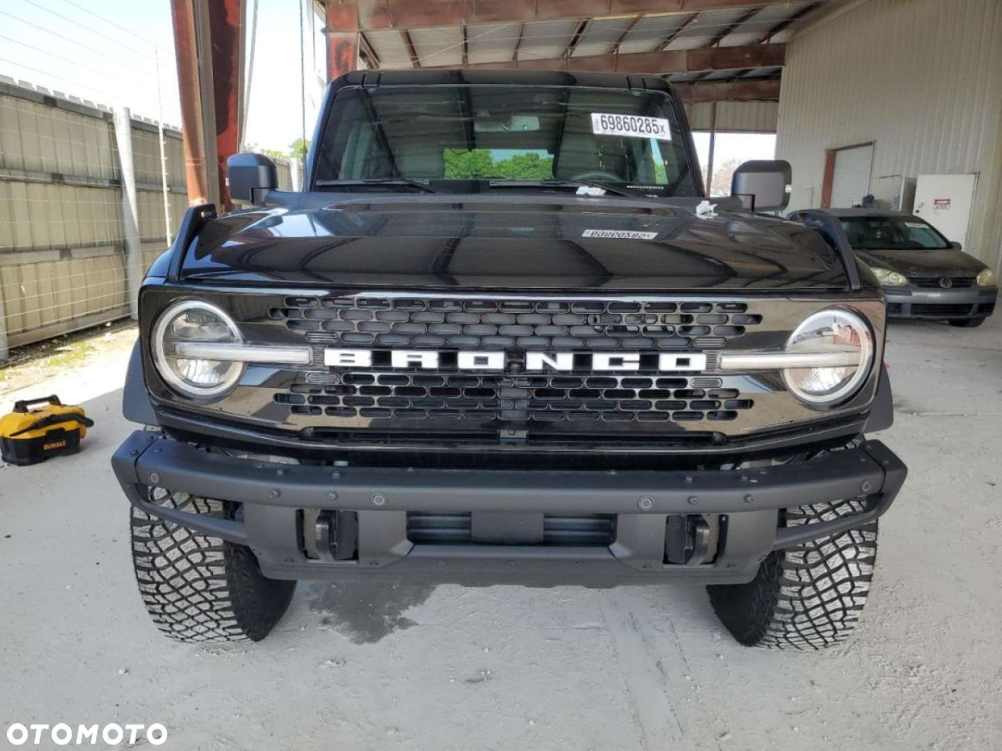 Ford Bronco - 6