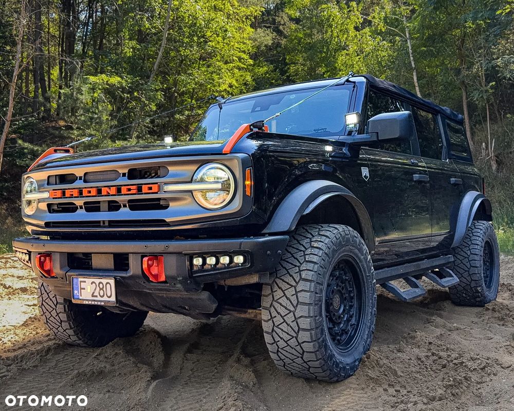 Ford Bronco - 1