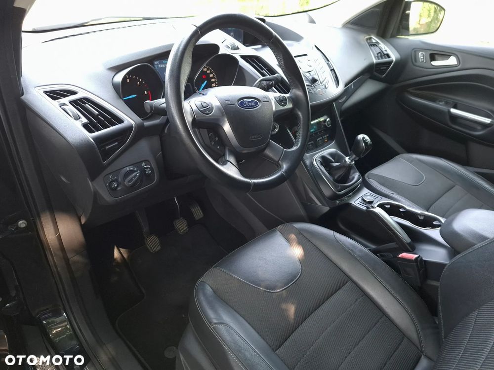 Ford Kuga 2.0 TDCi 2x4 Titanium - 12
