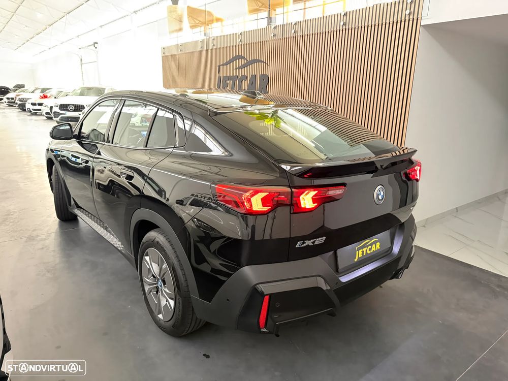 BMW iX2 - 16
