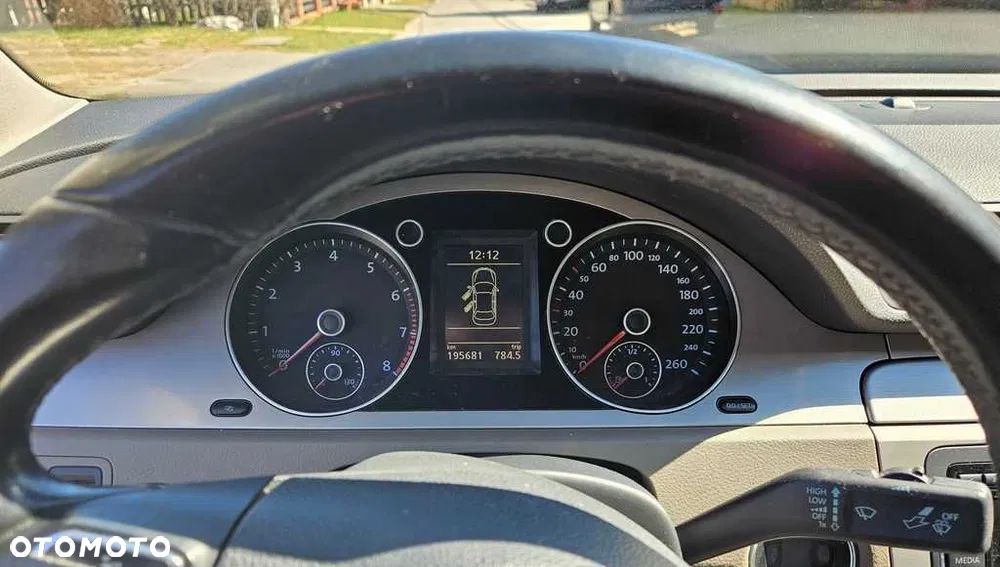 Volkswagen Passat 2010 photo 4