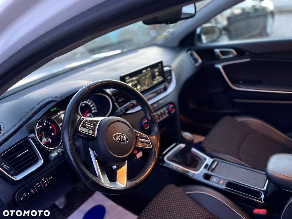 Kia XCeed 1.6 CRDi LAUNCH EDITION - 11