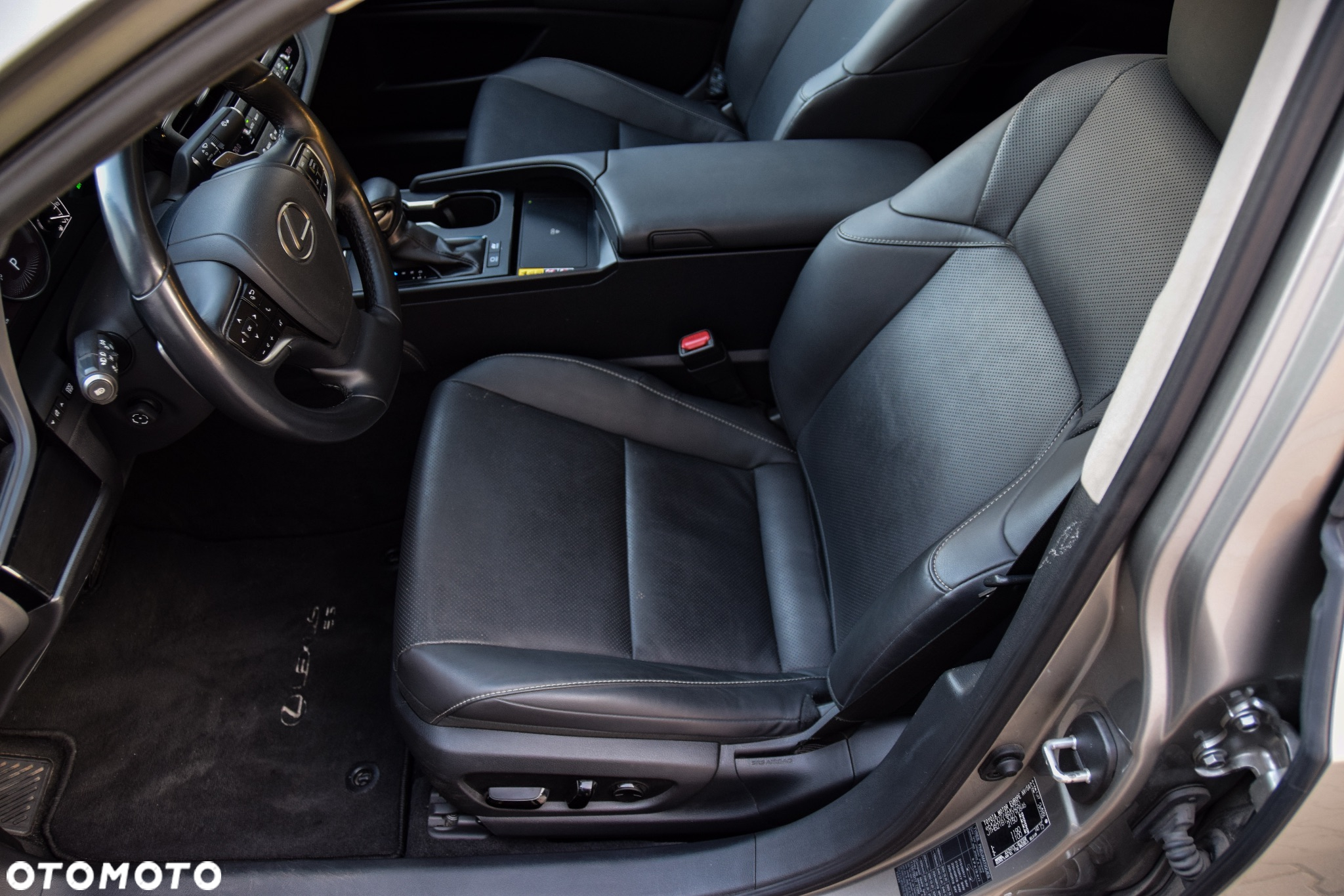 Lexus ES 300h Business Edition - 9