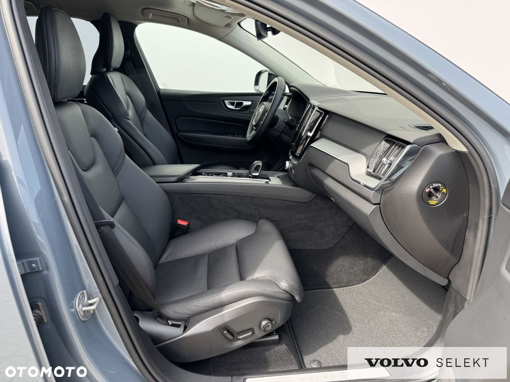Volvo XC 60 B4 D AWD Plus Dark - 16