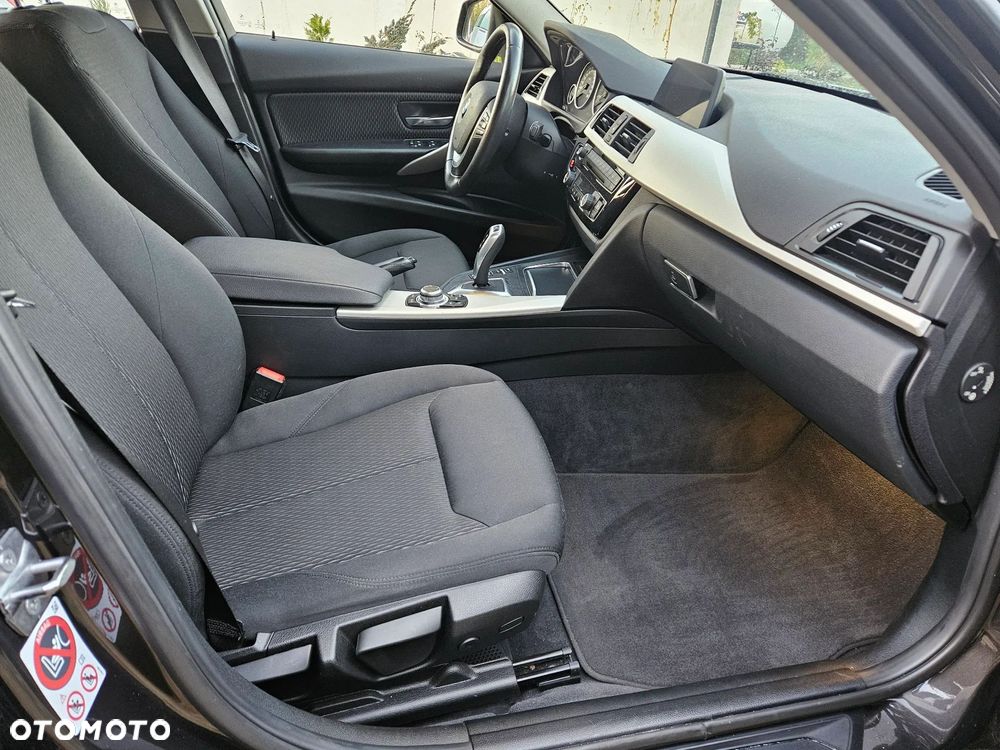 BMW Seria 3 330d xDrive Sport-Aut Luxury Line - 23