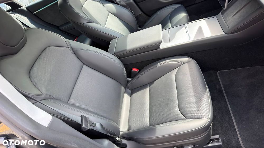 Tesla Model 3 - 21