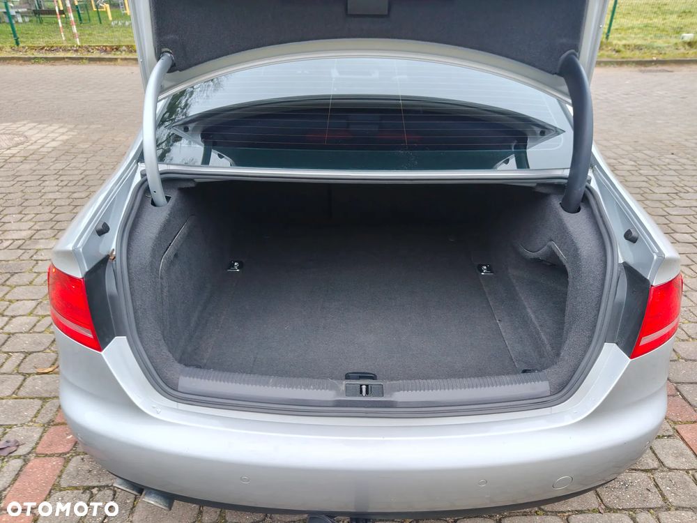 Audi A4 Limousine - 15