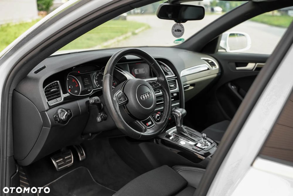 Audi A4 Avant 2.0 TDI Quattro Design S tronic - 13