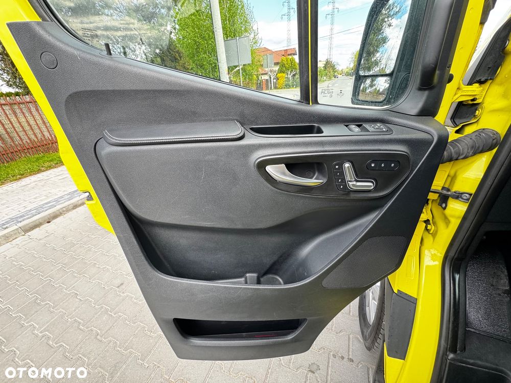 Mercedes-Benz Sprinter - 16