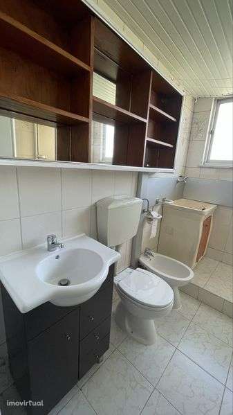 T2 com boas áreas e lugar de estacionamento - Grande imagem: 4/8