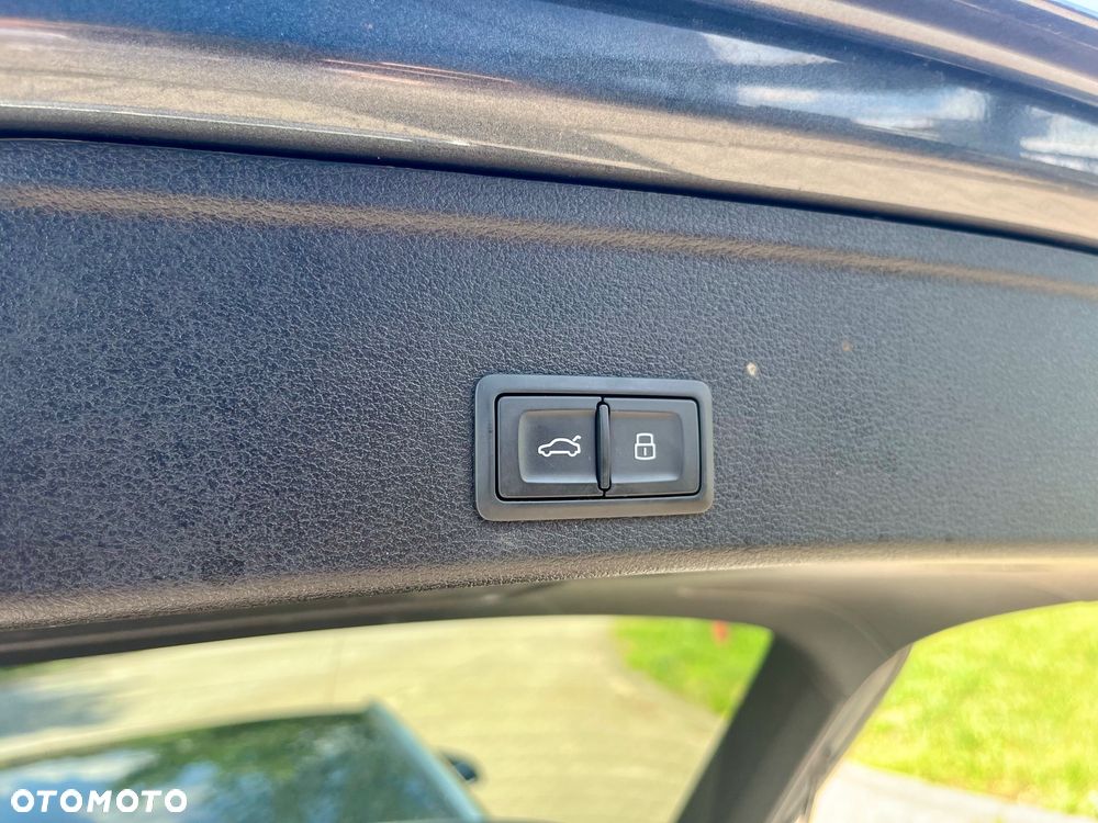 Audi A4 Avant 40 TDI quattro S tronic S line - 12