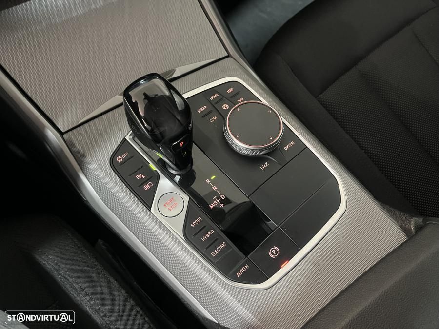 BMW 330 e Touring Corporate Edition Auto - 17