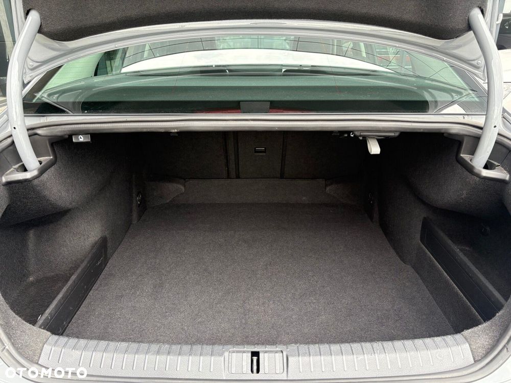 Volkswagen Passat - 19