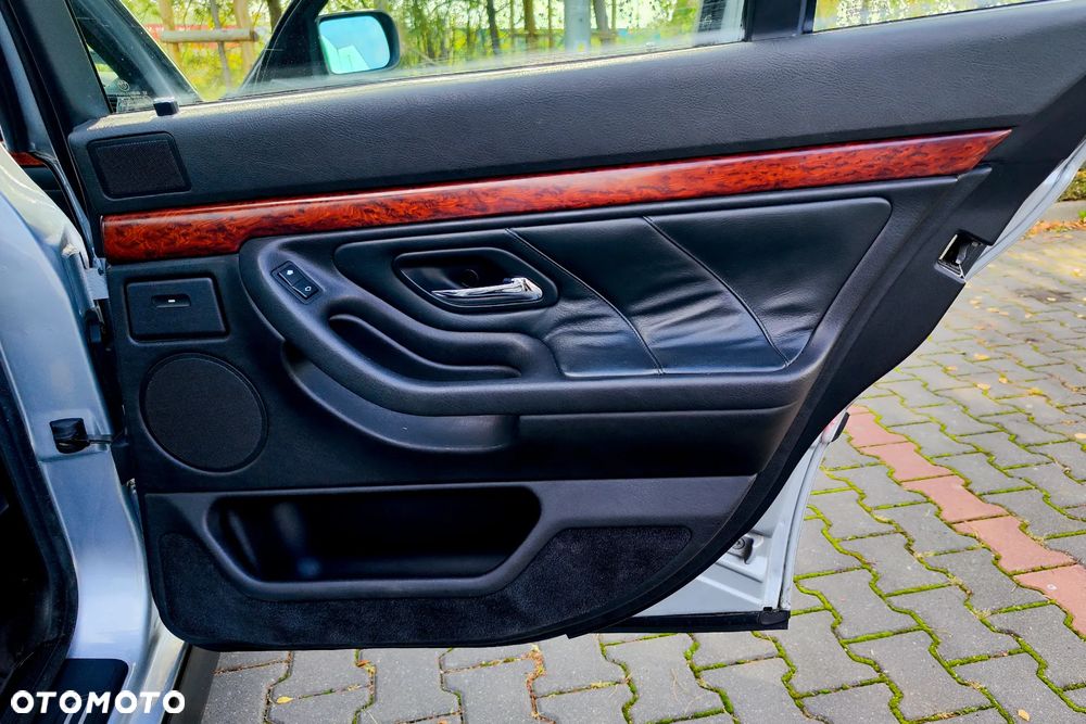 BMW Seria 7 740i V8 - 32
