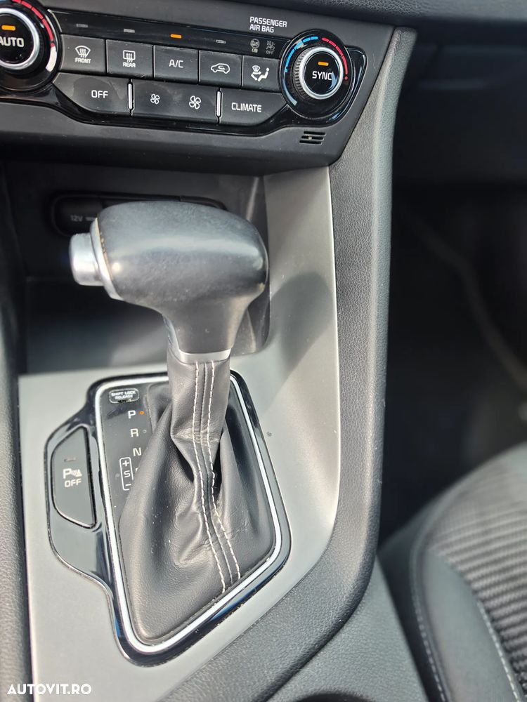 Kia Niro 1.6 GDI 2WD Aut. Vision - 24