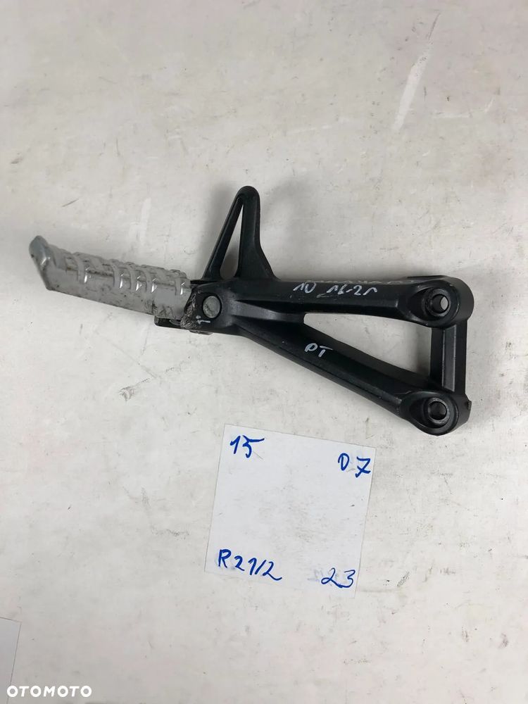 Yamaha MT-10 17-21 Set Prawy Tył Mocowanie Podnóżek - 1