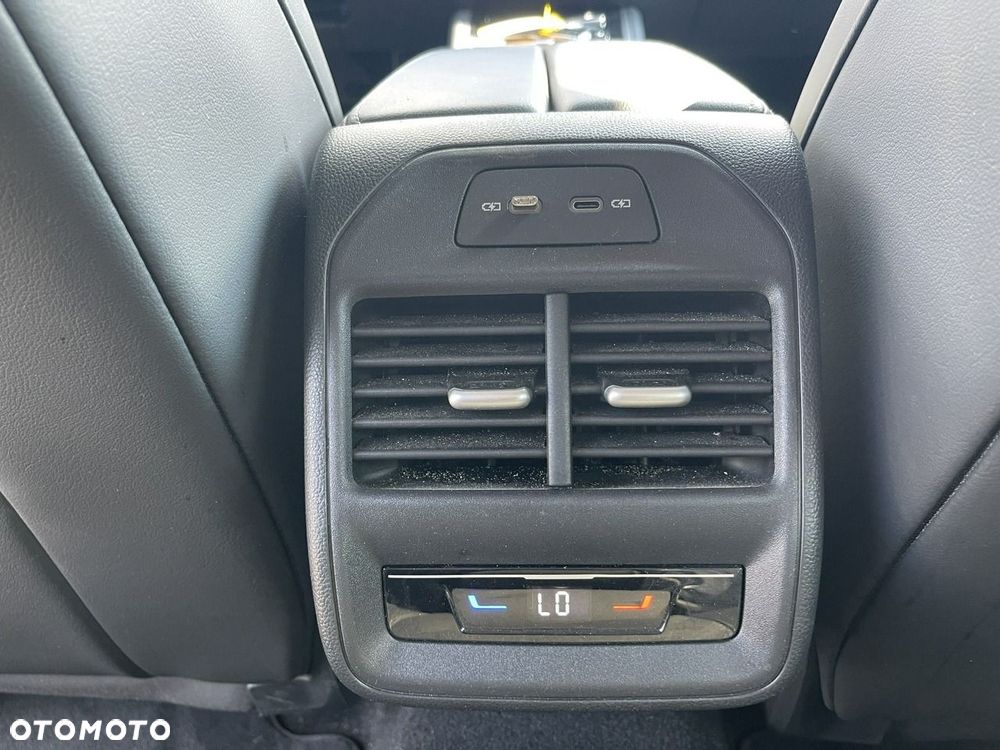 Volkswagen Passat Variant 2.0 TSI Elegance DSG - 16