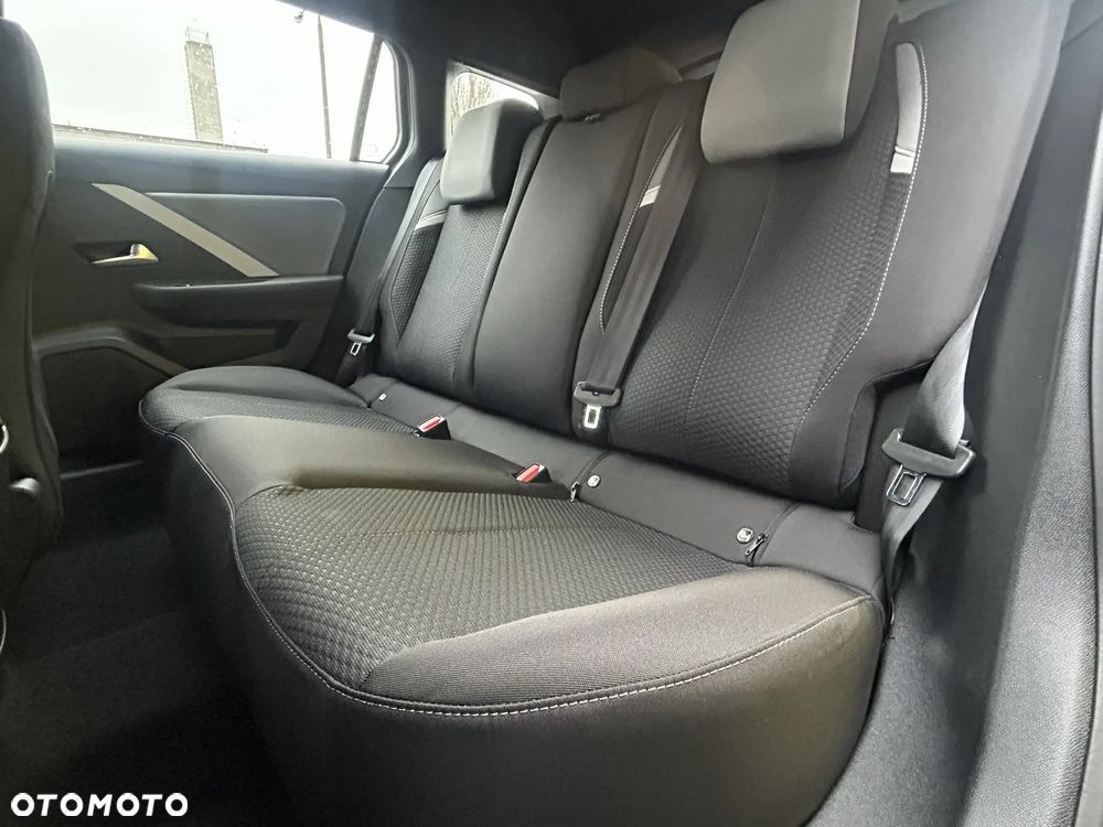 Opel Astra 1.2 T Edition S&S - 10