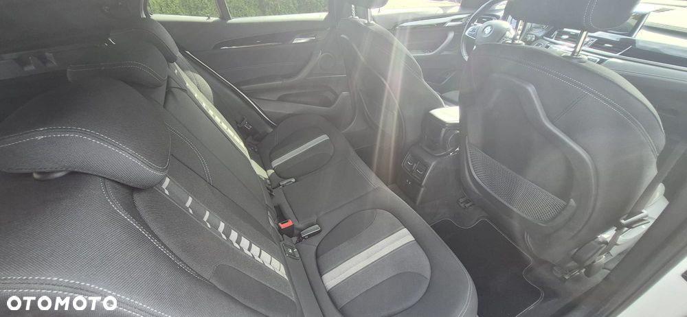 BMW X2 sDrive18d Advantage Plus - 12