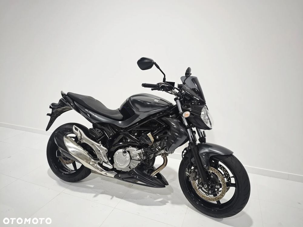 Suzuki Gladius - 6