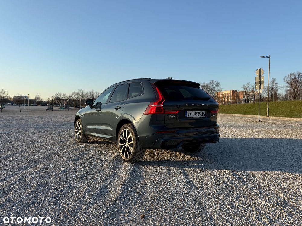 Volvo XC 60 B5 B AWD Plus Dark - 4