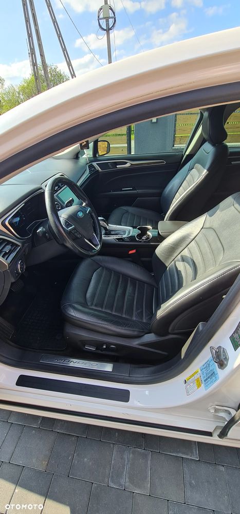 Ford Fusion - 10