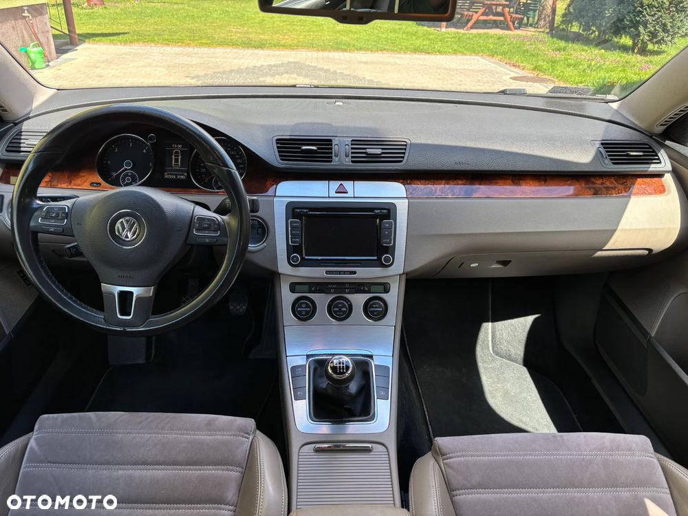 Volkswagen Passat 2.0 TDI DPF Highline - 23