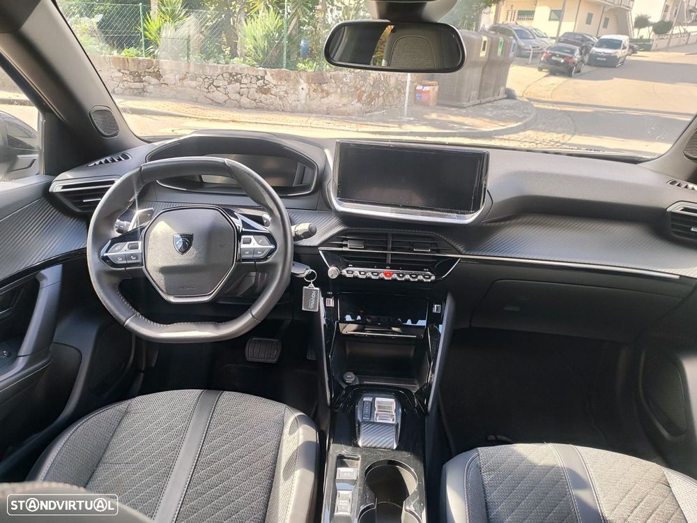 Peugeot 2008 1.2 PureTech Allure EAT8 - 11