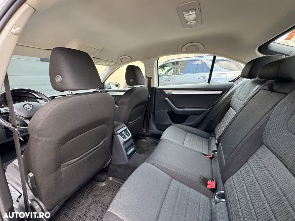 Skoda Octavia 1.6 TDI DPF DSG Ambition - 16