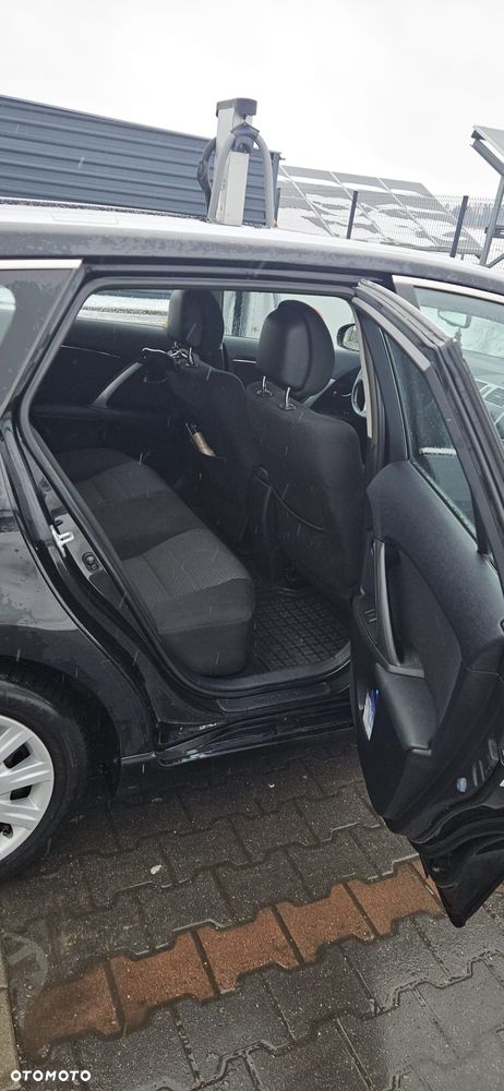 Toyota Avensis 2.0 D-4D Active - 9