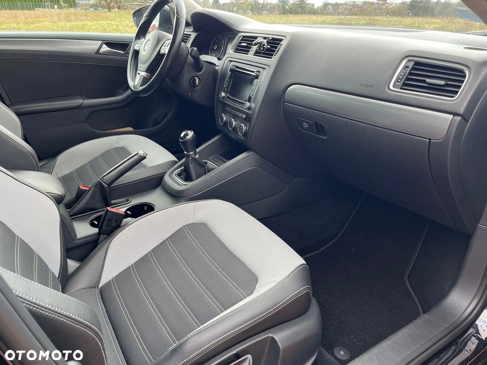 Volkswagen Jetta 1.6 TDI Trendline - 5