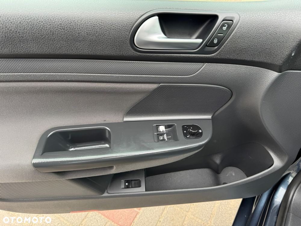 Volkswagen Golf 1.9 TDI DPF Trendline - 11