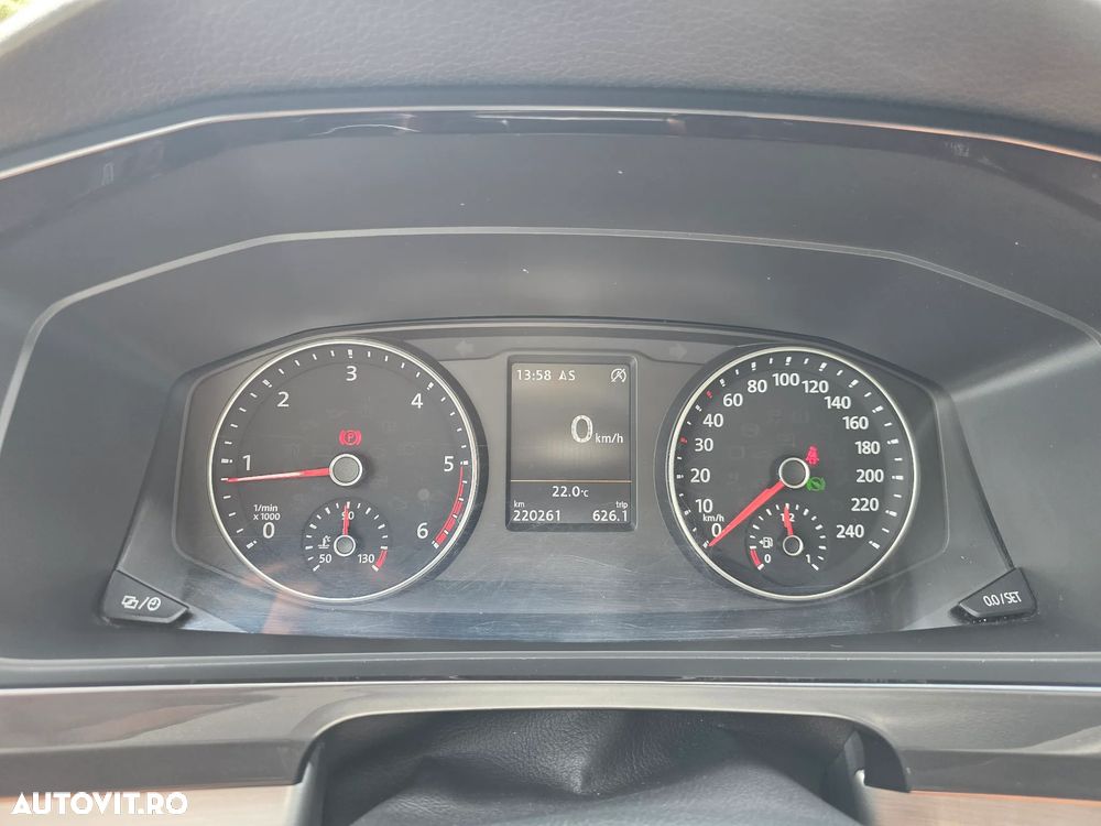 Volkswagen Multivan - 12