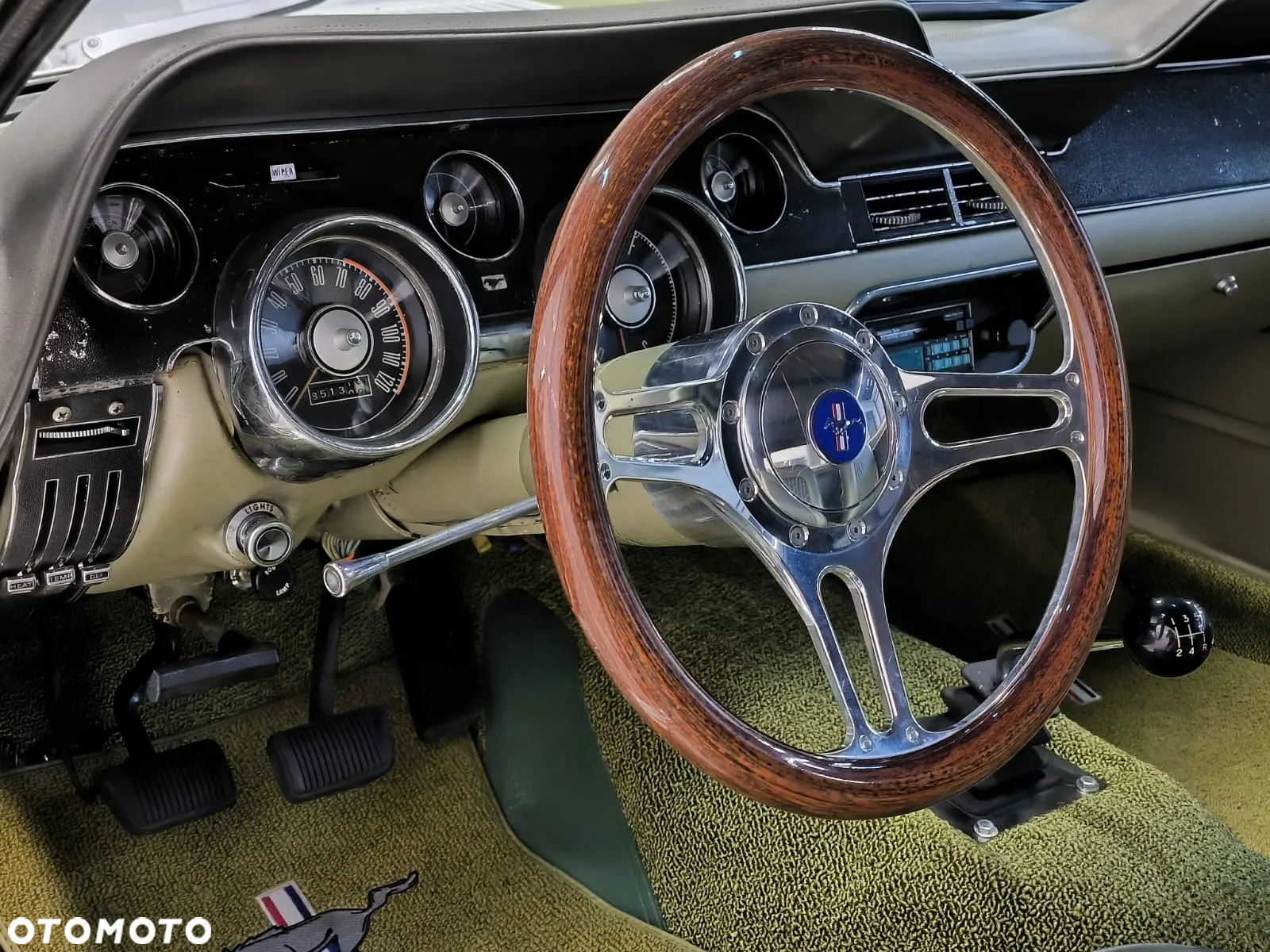 Ford Mustang - 8