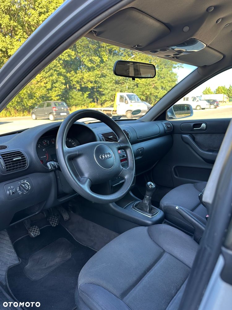 Audi A3 Sportback 1.6 Ambiente - 13