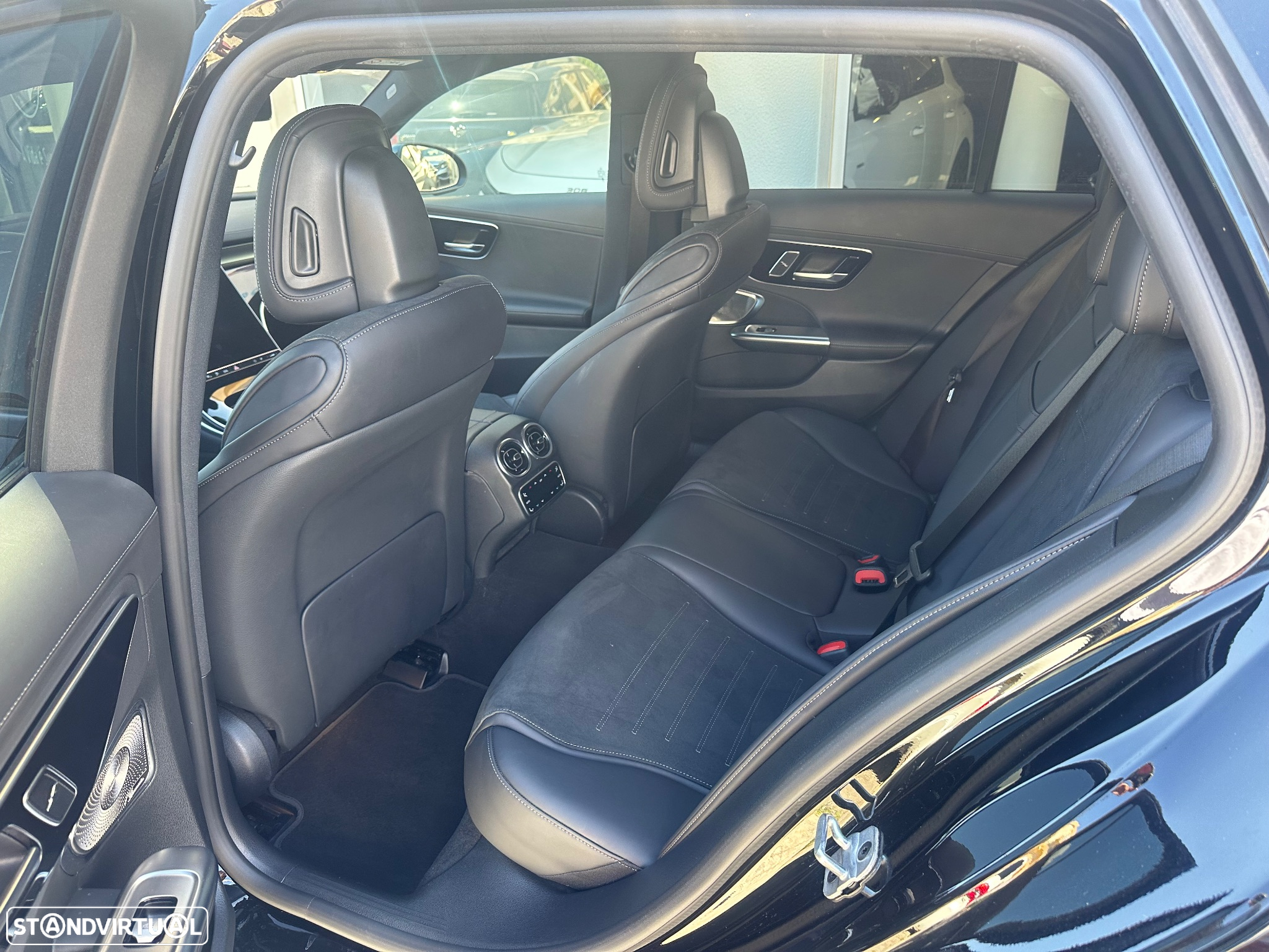 Mercedes-Benz C 300 e AMG Line - 26