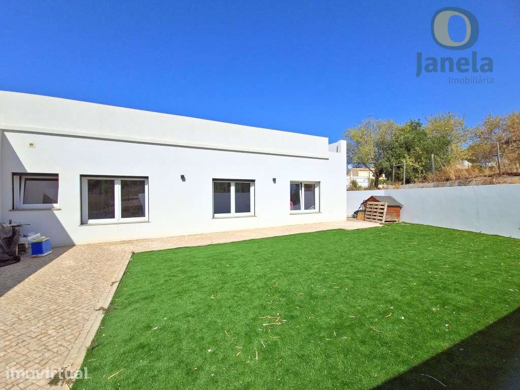 MORADIA CONTEMPORÂNEA T3 + ANEXO T2, com vista mar e terreno - Grande imagem: 3/26