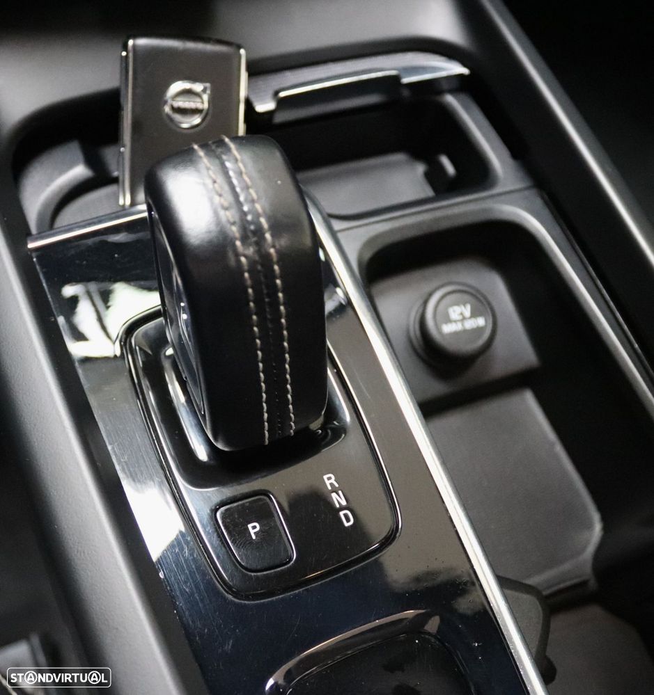 Volvo XC 60 2.0 T6 PHEV R-Design AWD - 36