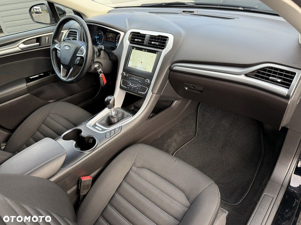 Ford Mondeo SW 2.0 TDCi S&S Titanium - 28