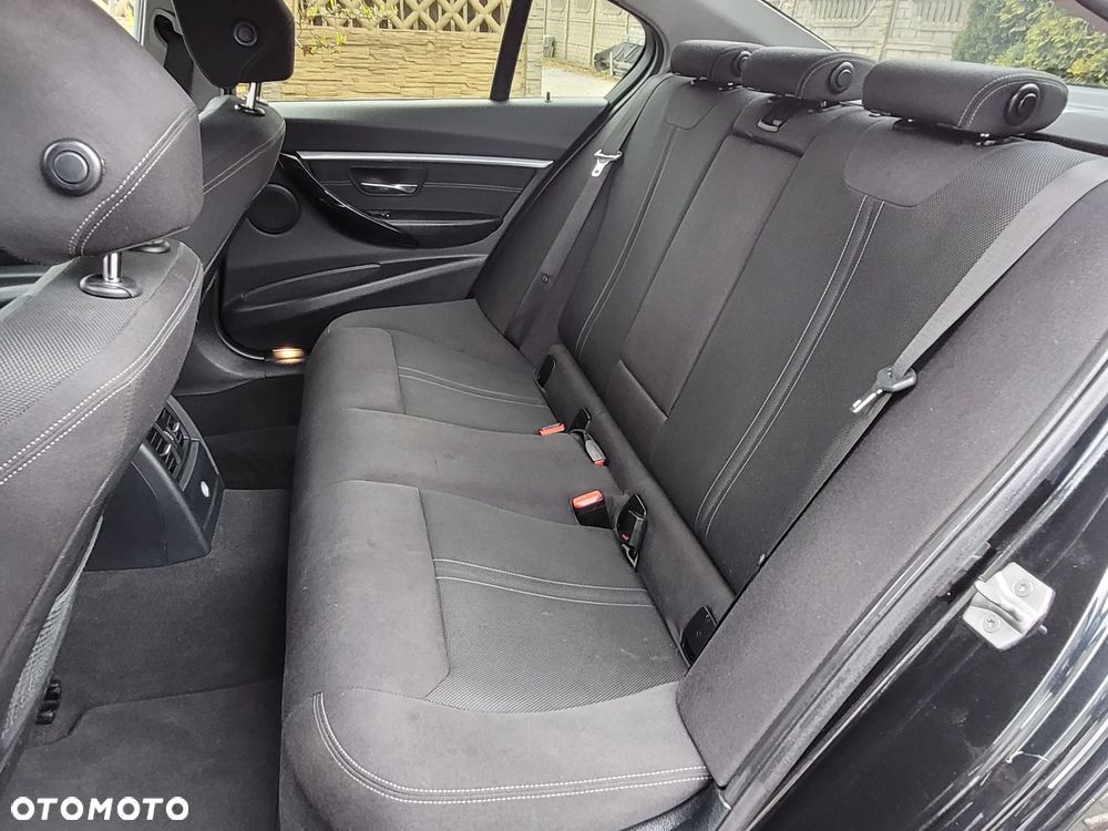 BMW Seria 3 318i GPF Sport Line Shadow - 17