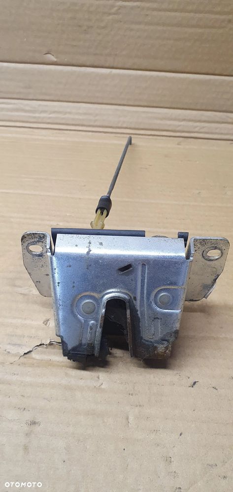 Zamek klapy bagażnika Mercedes ML W163 A1637400235 - 1