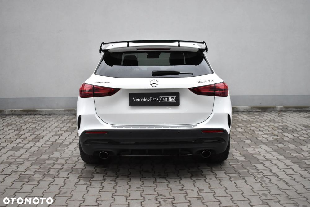 Mercedes-Benz GLA - 8