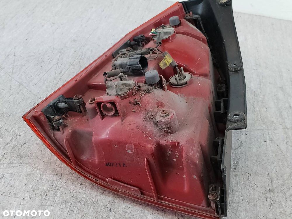 LAMPA TYLNA PRAWA HYUNDAI TUSCON I 92402-2E0 - 4